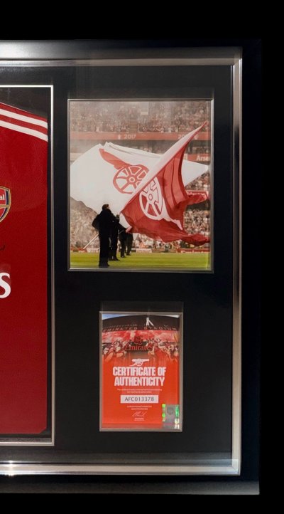 เสื้อ Arsenal official ฤดูกาล 2019/20 พร้อม ลายเซ็นสดนักเตะชุดใหญ่