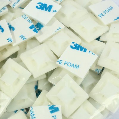 แป้นกาวยึดสายไฟ BANDEX (21X21MM/28X28MM) รุ่น TM-2121-4