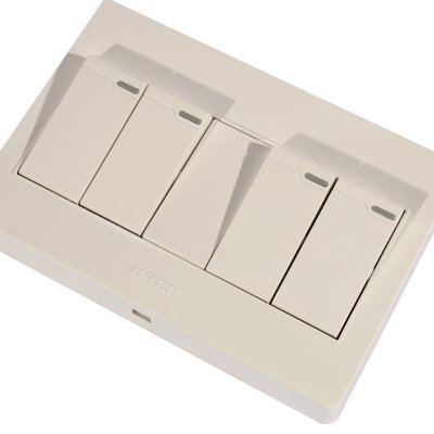 สวิตช์ไฟทางเดียว HACO 4 ช่อง 16A 250V รุ่น M4N-S41