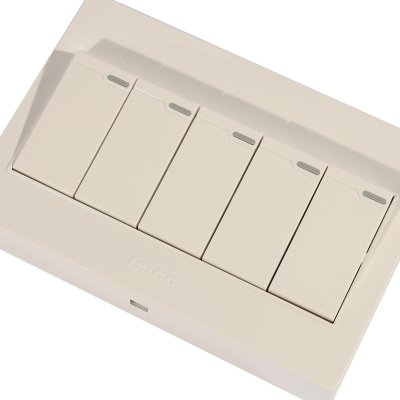 สวิตช์ไฟทางเดียว HACO 5 ช่อง 16A 250V รุ่น M4N-S51