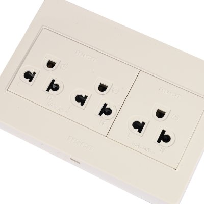 เต้ารับ HACO 3 ขั้ว 3 ช่อง 16A 250V รุ่น M4N-E30