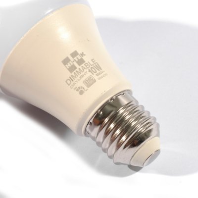หลอดไฟ LED E27 หรี่ได้ แสงขาว DAY HI-TEK รุ่น H271-0041 (10W)