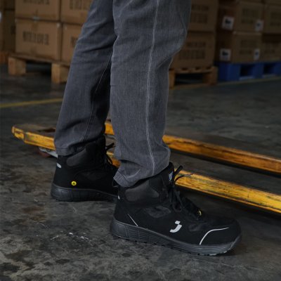 รองเท้านิรภัยหุ้มข้อ SAFETY JOGGER รุ่น FUJI ระดับ S3S สีดำ ขนาด 37-46