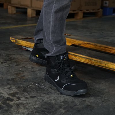 รองเท้านิรภัยหุ้มข้อ SAFETY JOGGER รุ่น FUJI ระดับ S3S สีดำ ขนาด 37-46