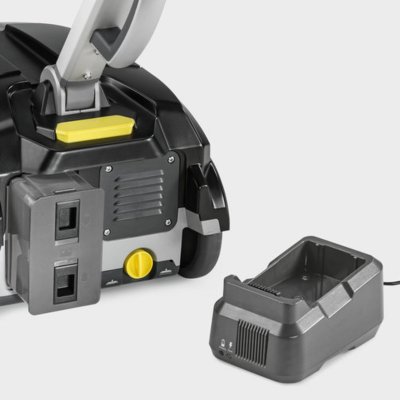เครื่องขัดพื้นแบบแบตเตอรี่ KARCHER รุ่น BD30/4C BP PACK