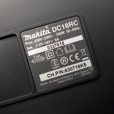 ชุดแบตเตอรี่และแท่นชาร์จ MAKITA 18V รุ่น MKP1RF182 (BL1830B x2 + DC18RC + กล่อง MAKPAC)