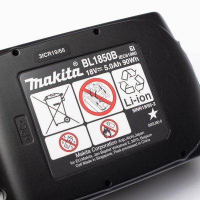 ชุดแบตเตอรี่และแท่นชาร์จ MAKITA 18V รุ่น MKP1RT182 (BL1850B x2 + DC18RC + กล่อง MAKPAC)