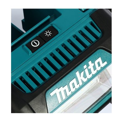 ไฟฉายตั้งพื้น MAKITA 3000LM รุ่น DML811