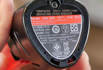 แบตเตอรี่ MILWAUKEE 12 โวลต์ 2.0 แอมป์อาว รุ่น M12B2