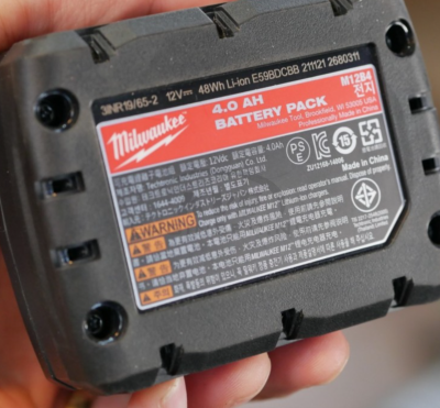 แบตเตอรี่ MILWAUKEE 12 โวลต์ 4.0 แอมป์อาว รุ่น M12B4