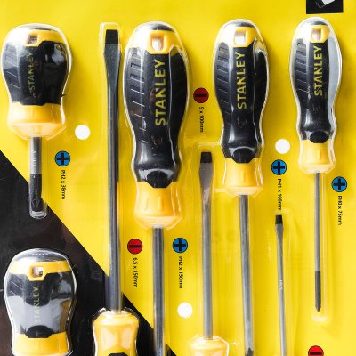 ชุดไขควง 8 ชิ้น ปากแบน-ปากแฉก แผงแขวน STANLEY รุ่น STMT66673