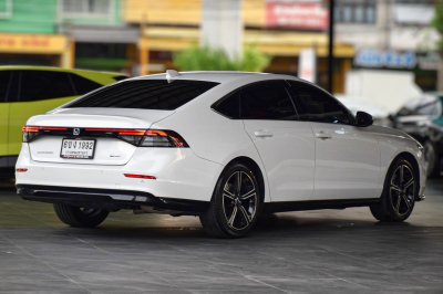Honda Accord 2.0 EL e ปี 2024 (6ขง 1992)