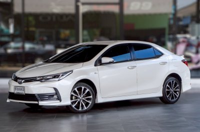 TOYOTA COROLLA ALTIS 1.8 S SPORT OPTION ปี 2016 (5กษ 9303)