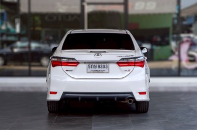 TOYOTA COROLLA ALTIS 1.8 S SPORT OPTION ปี 2016 (5กษ 9303)