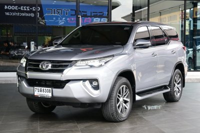 TOYOTA FORTUNER 2.4 V 4WD ปี 2018 (7ขส 8308)