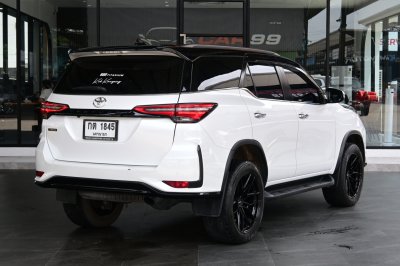 TOYOTA FORTUNER 2.4 V LEADER AT ปี 2024 (กต1845)