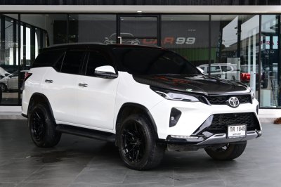 TOYOTA FORTUNER 2.4 V LEADER AT ปี 2024 (กต1845)