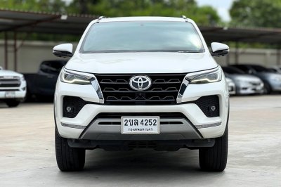 TOYOTA FORTUNER 2.4 Leader V ปี 2022 (2ขล 4252)
