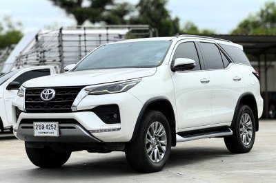TOYOTA FORTUNER 2.4 Leader V ปี 2022 (2ขล 4252)