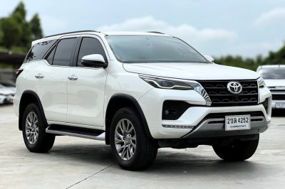 TOYOTA FORTUNER 2.4 Leader V ปี 2022 (2ขล 4252)