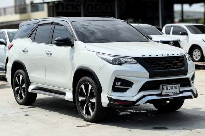 TOYOTA FORTUNER 2.8 TRD Sportivo Black Top ปี 2021 (6ขบ 8101)