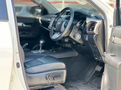 Toyota Hilux Revo 2.4 Double Cab Prerunner Mid ปี 2023