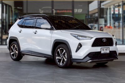 TOYOTA YARIS CROSS 1.5 HEV PREMIUM ปี 2024 (จย4871)
