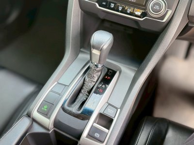 Honda Civic FC 1.8 E MY18