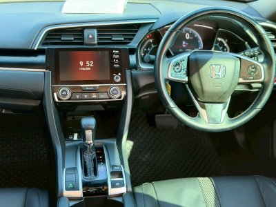 Honda Civic 1.8 EL ปี 2020 สีขาว