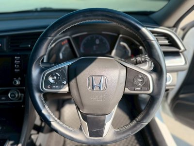 Honda Civic 1.8 EL ปี 2020 สีขาว