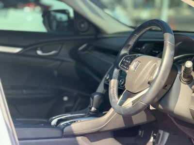 Honda Civic 1.8 EL ปี 2020 สีขาว