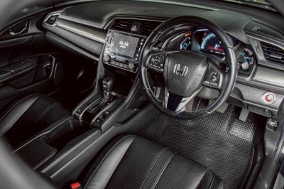 Honda Civic FK มือสอง