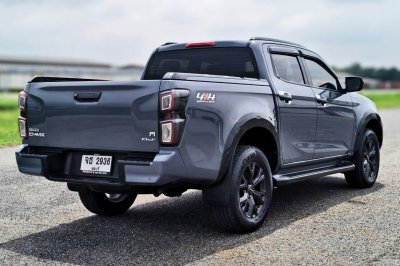 ISUZU D-MAX V-CROSS 3.0 4WD ปี 2022 (จธ 2936)