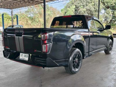 D-Max แต่งโรงงาน