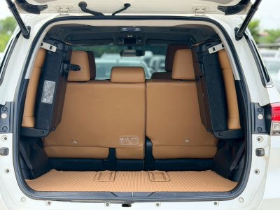 TOYOTA FORTUNER 2.8 V 4WD ปี 2018 (7กษ 8615)