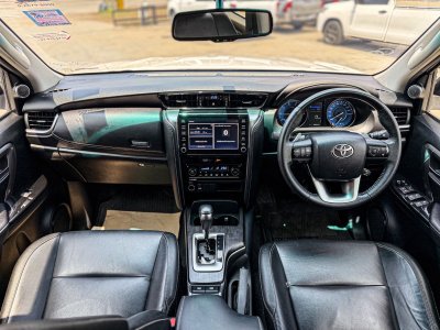 toyota fortuner มือสอง