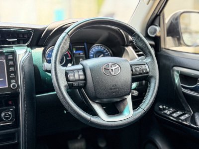 toyota fortuner มือสอง