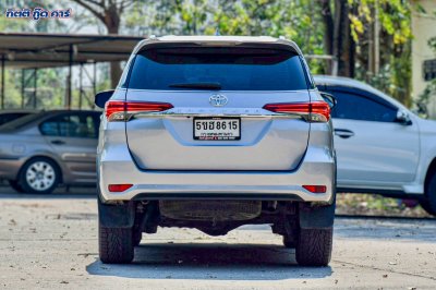 TOYOTA FORTUNER 2.4 V AT ปี 2017