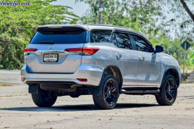 TOYOTA FORTUNER 2.4 V AT ปี 2017