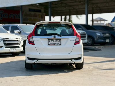 HONDA JAZZ GK 1.5 VPLUS AT ปี 2017