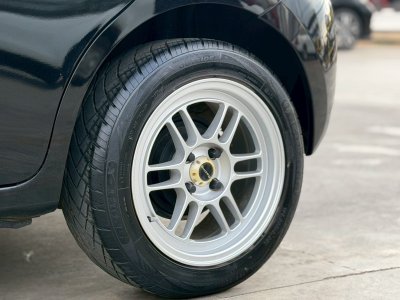 Nissan March มือสอง