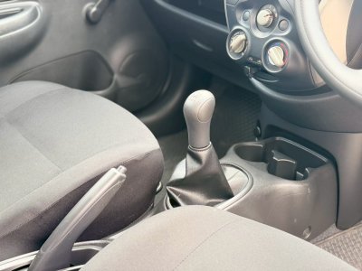 Nissan March มือสอง
