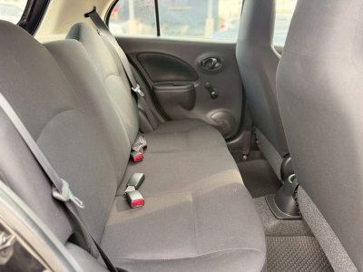 Nissan March มือสอง