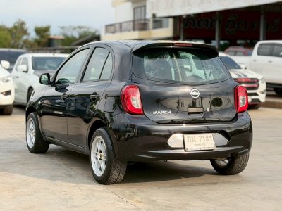 Nissan March มือสอง