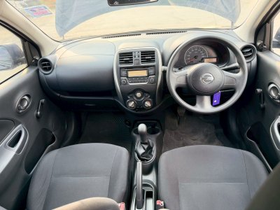 Nissan March มือสอง
