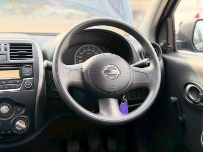 Nissan March มือสอง