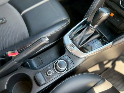 Mazda2 สีแดง มือสอง