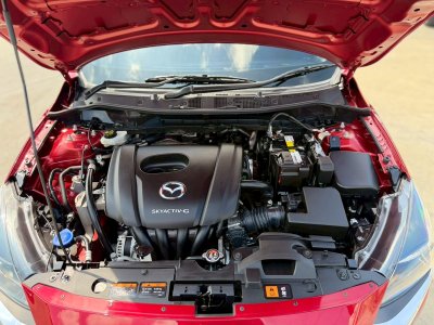 Mazda2 สีแดง มือสอง