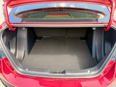 Mazda2 สีแดง มือสอง