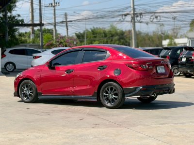 Mazda2 สีแดง มือสอง